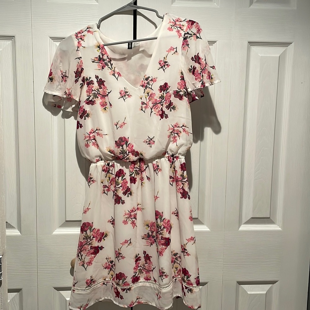 H&M. Floral dress. Size 6